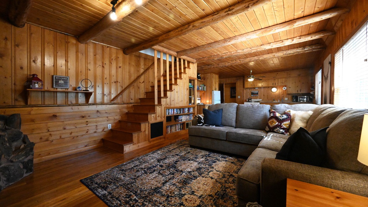 Photo of Livingroom in Island Park