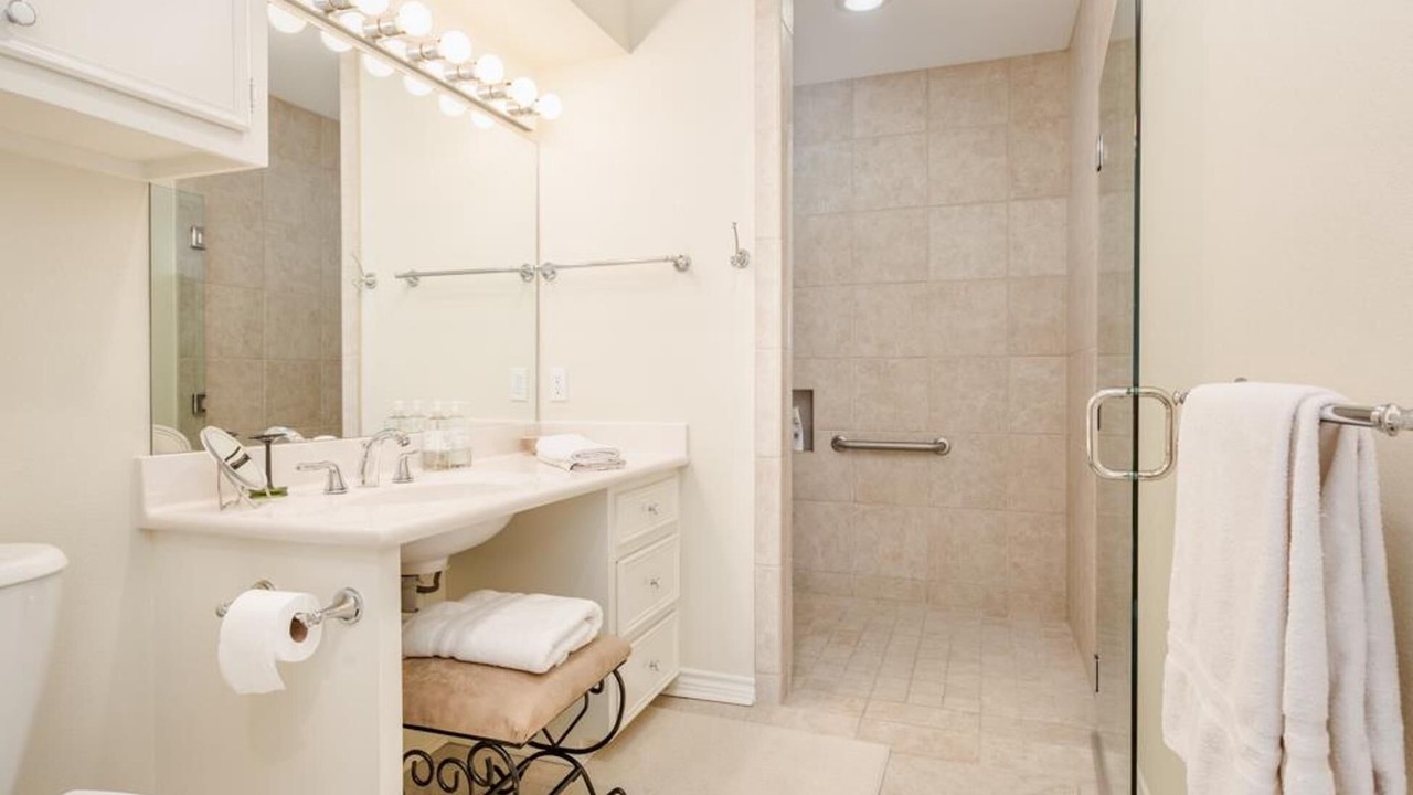 Photo of Bathroom in Jamaica Beach
