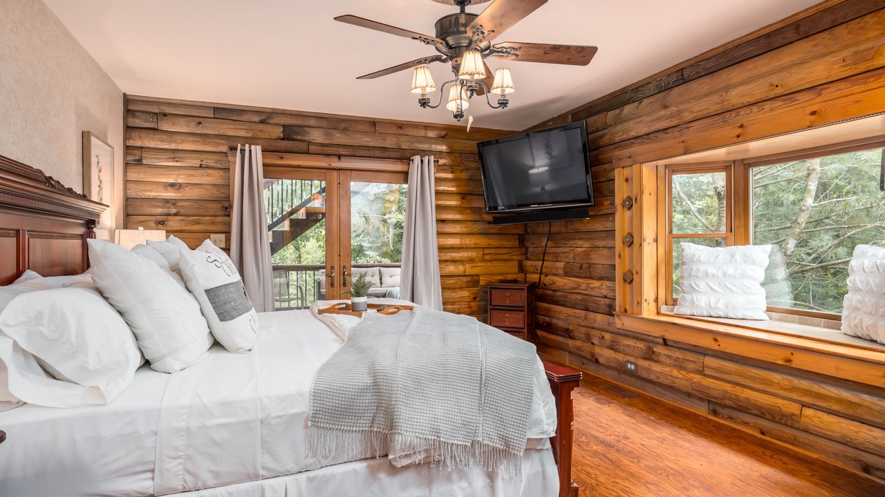 Photo of Bedroom in Henryville