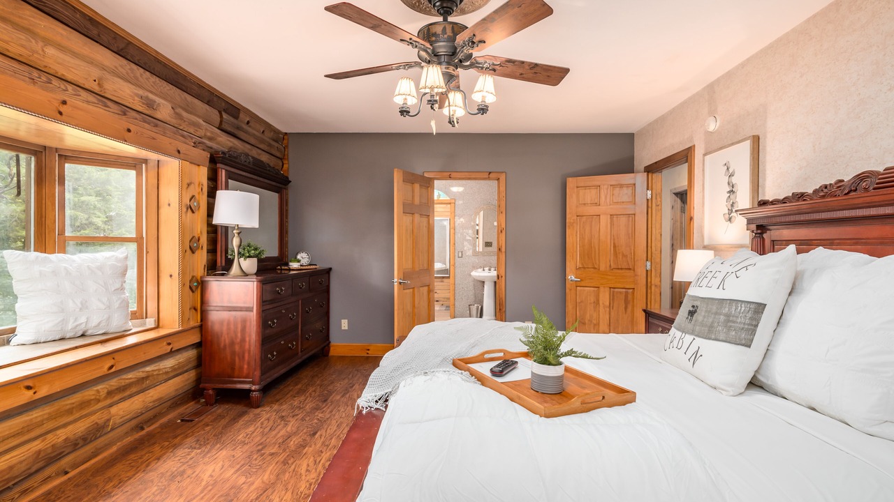 Photo of Bedroom in Henryville