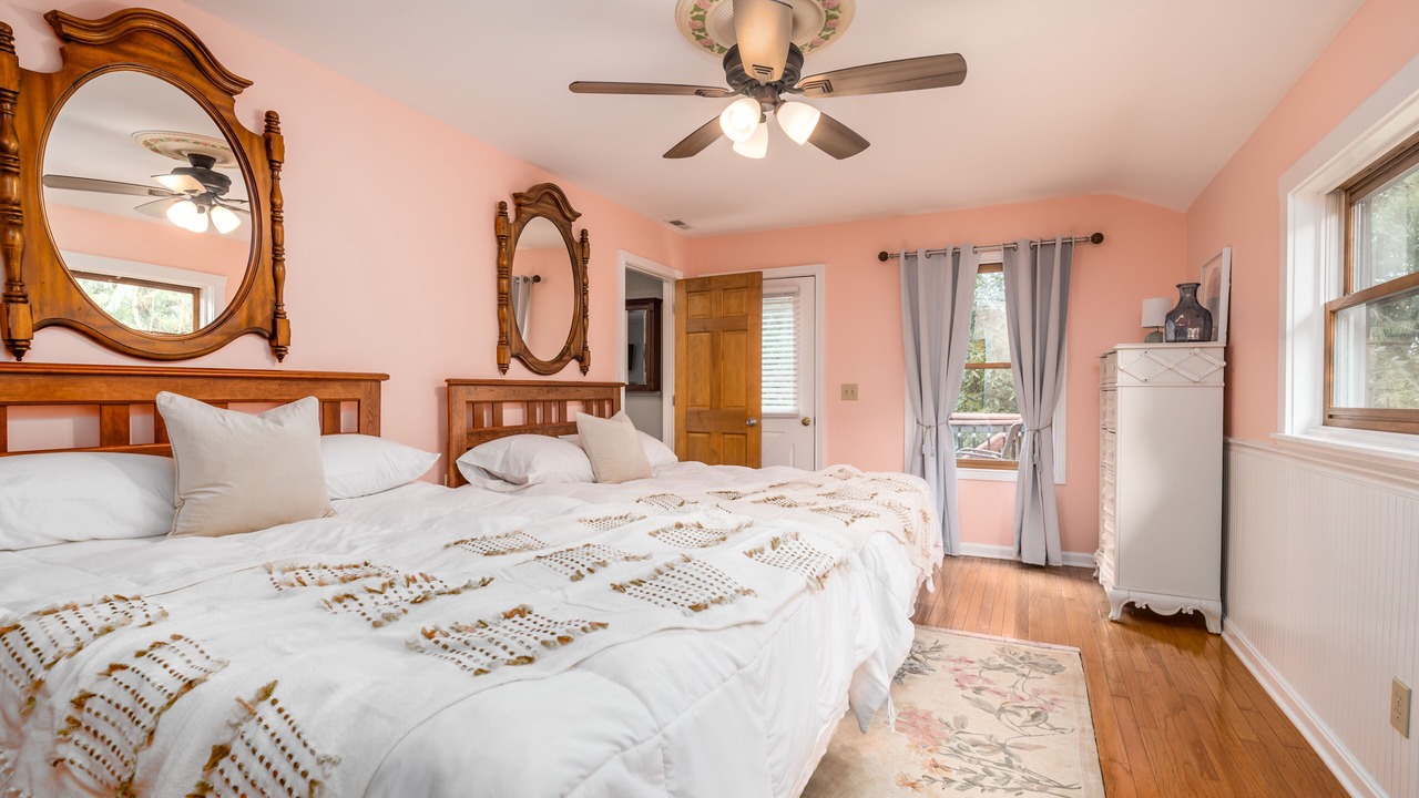 Photo of Bedroom in Henryville