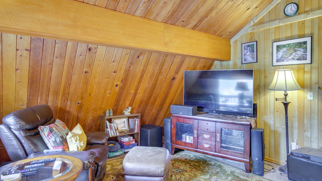 Photo of Livingroom in Gold Bar