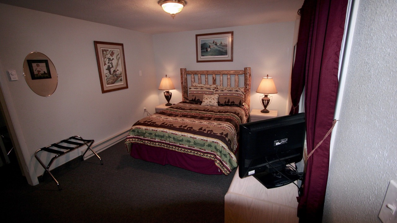 Photo of Bedroom in West Yellowstone