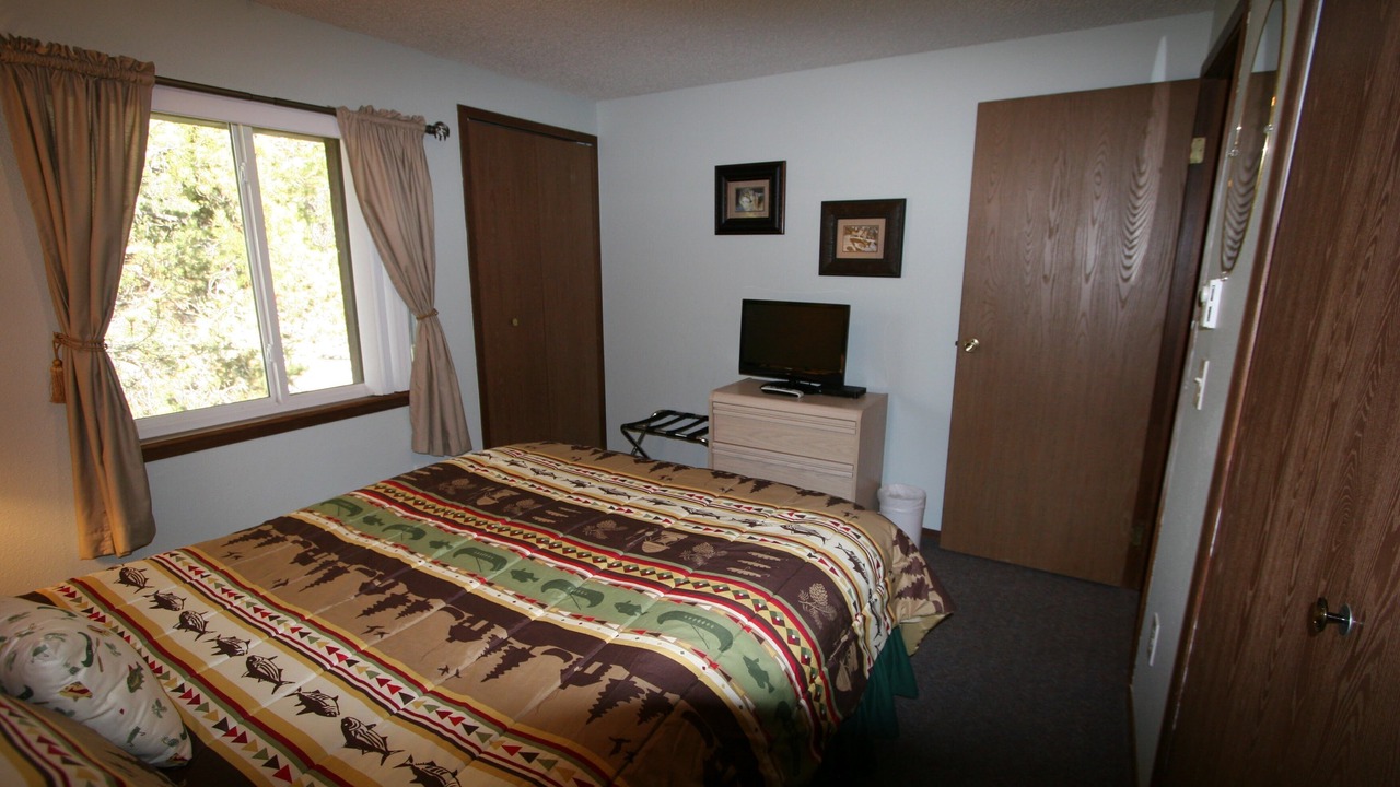 Photo of Bedroom in West Yellowstone