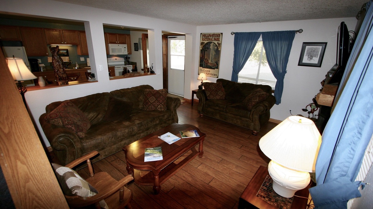 Photo of Livingroom in West Yellowstone