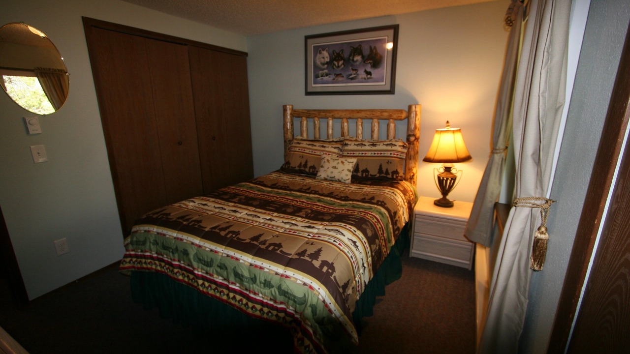 Photo of Bedroom in West Yellowstone