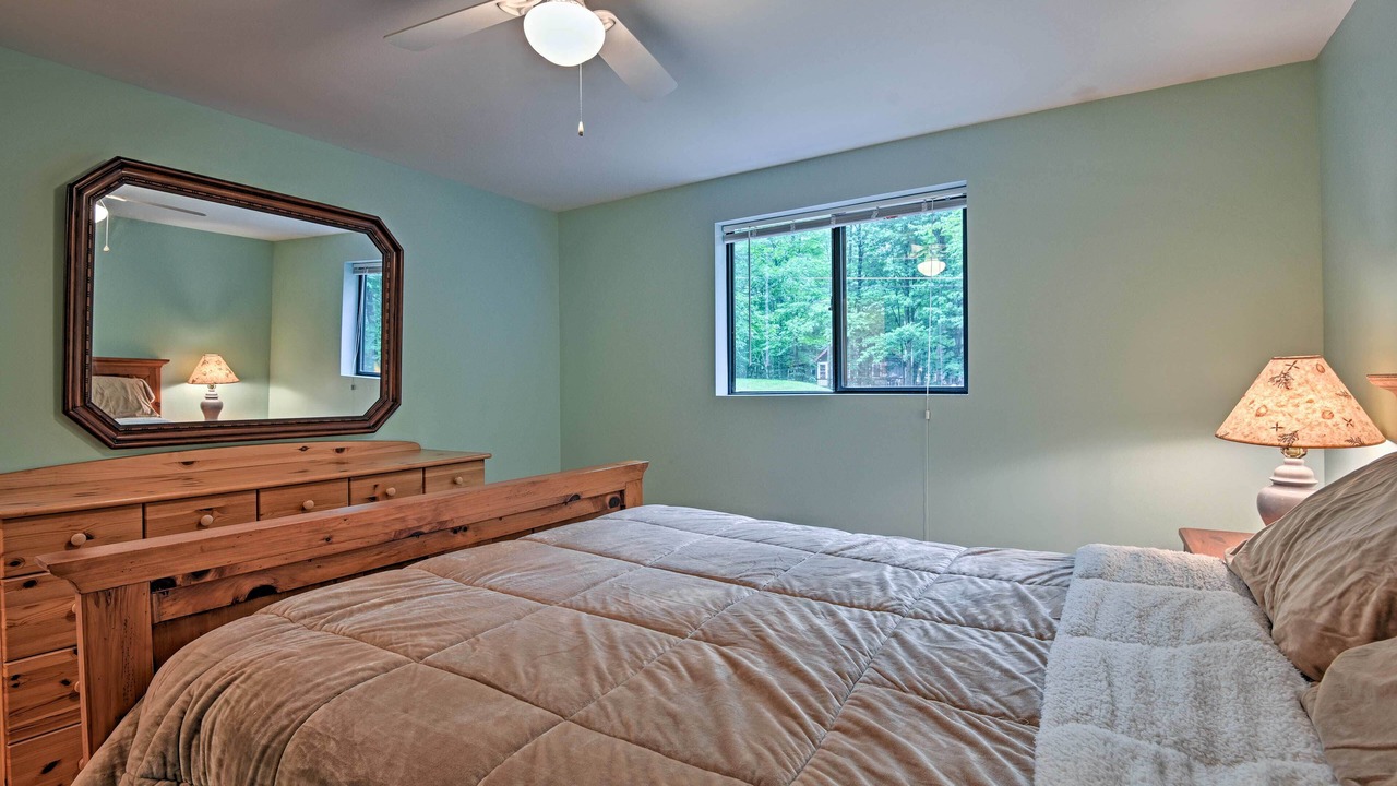 Photo of Bedroom in Pocono Lake