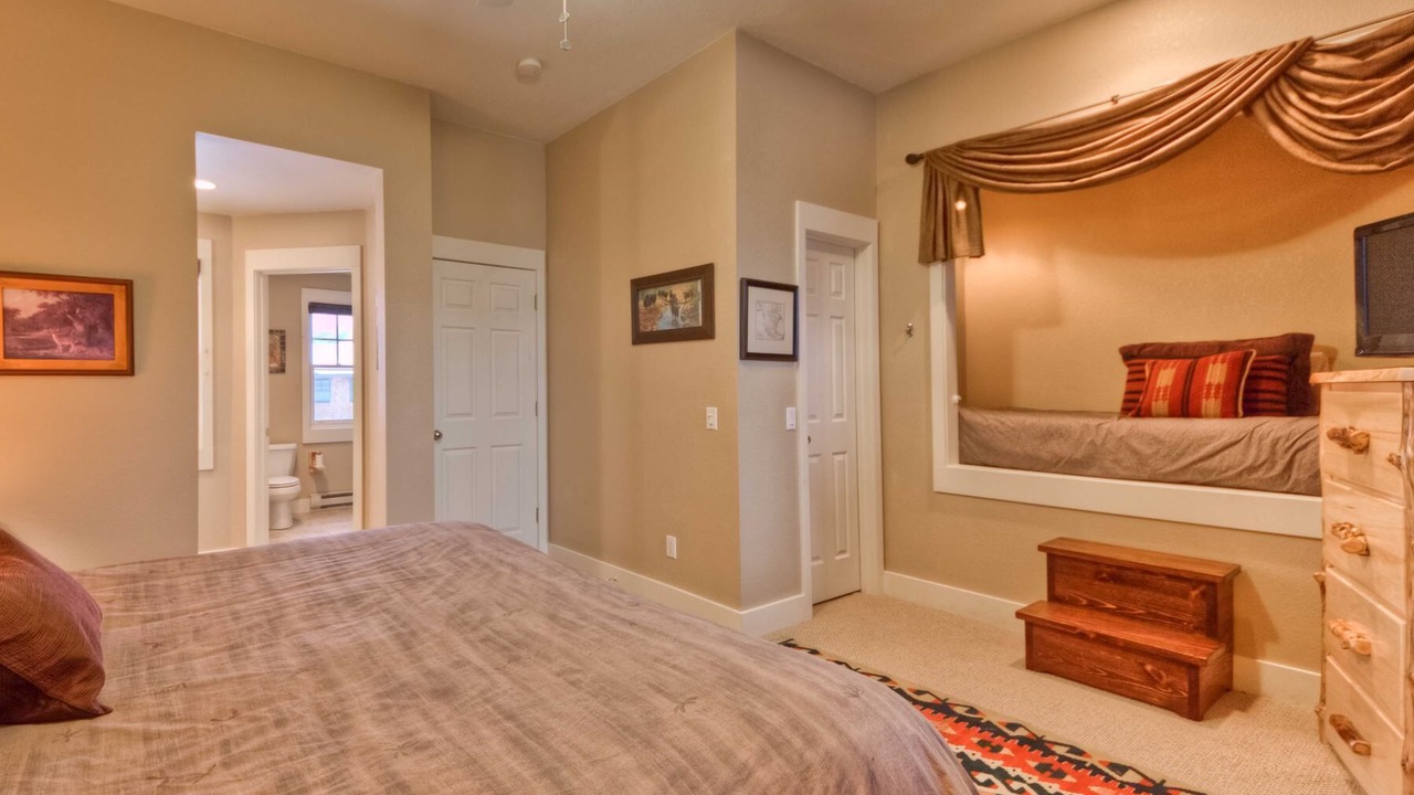 Photo of Bedroom in Saddle Ridge