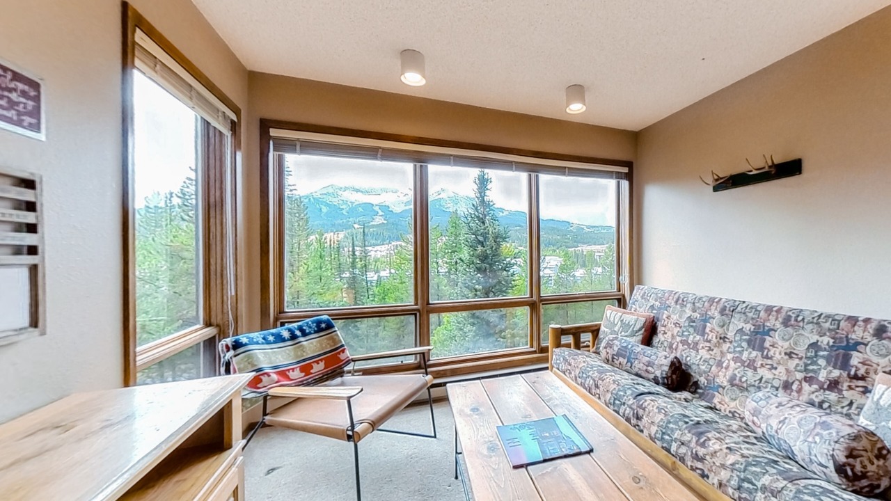 Photo of Livingroom in Big Sky