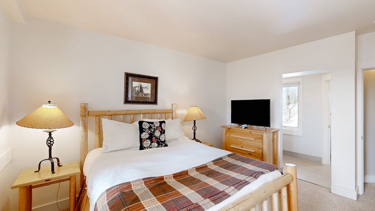Photo of Bedroom in Saddle Ridge