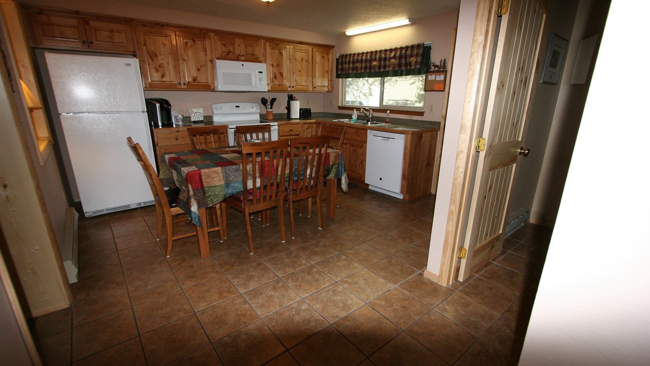 Photo of Kitchen in West Yellowstone