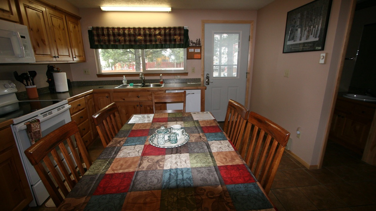 Photo of Kitchen in West Yellowstone