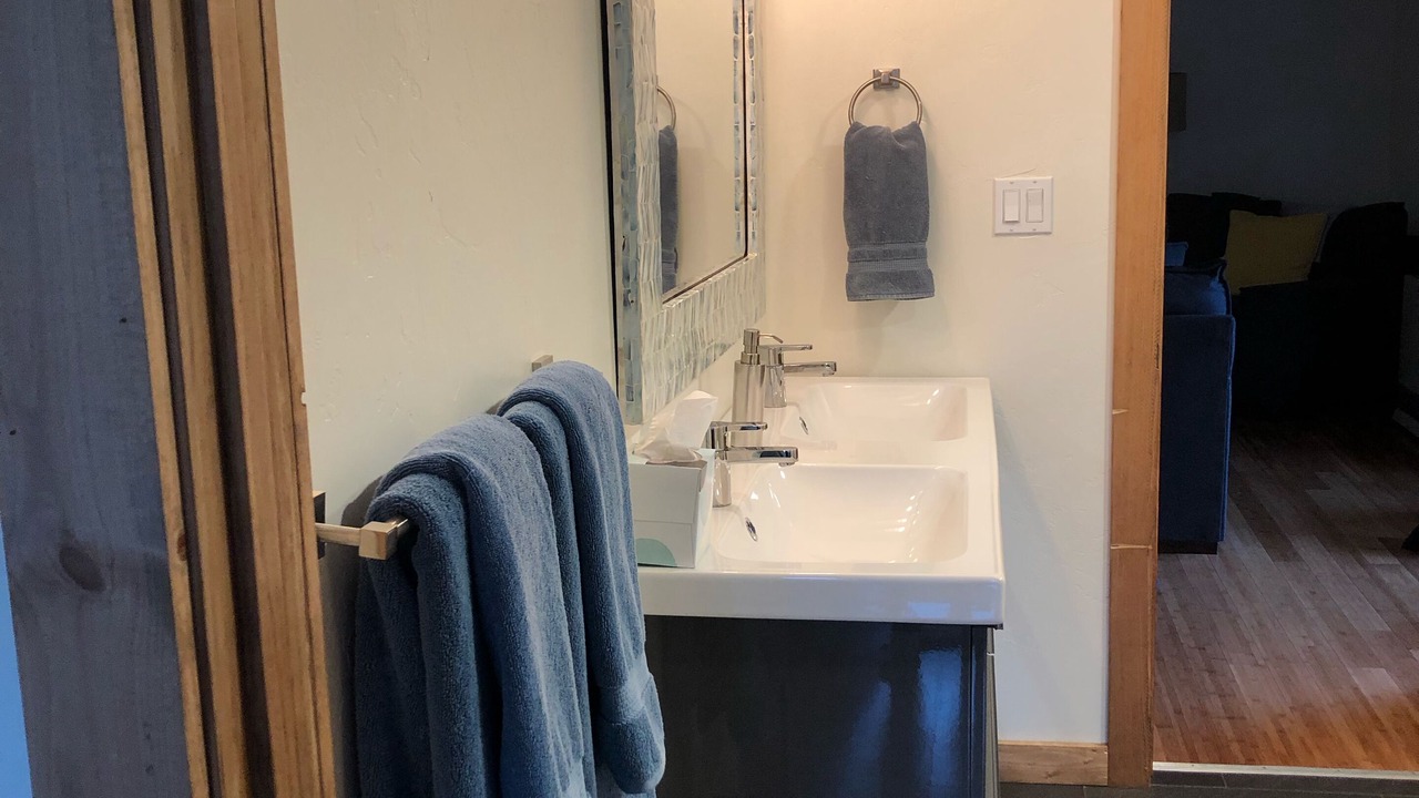 Photo of Bathroom in Gardiner