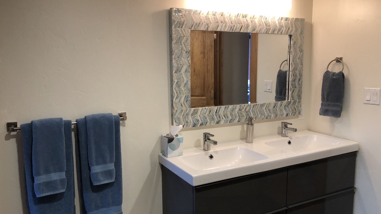Photo of Bathroom in Gardiner