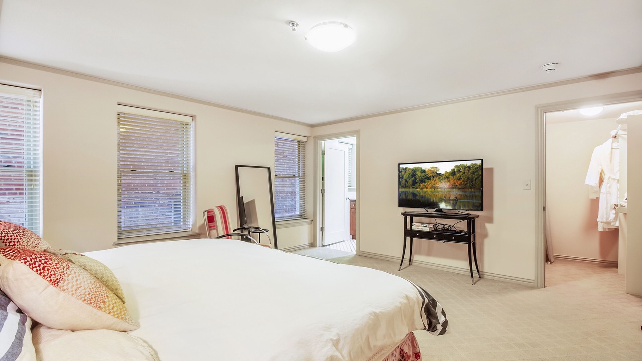 Photo of Bedroom in Midtown