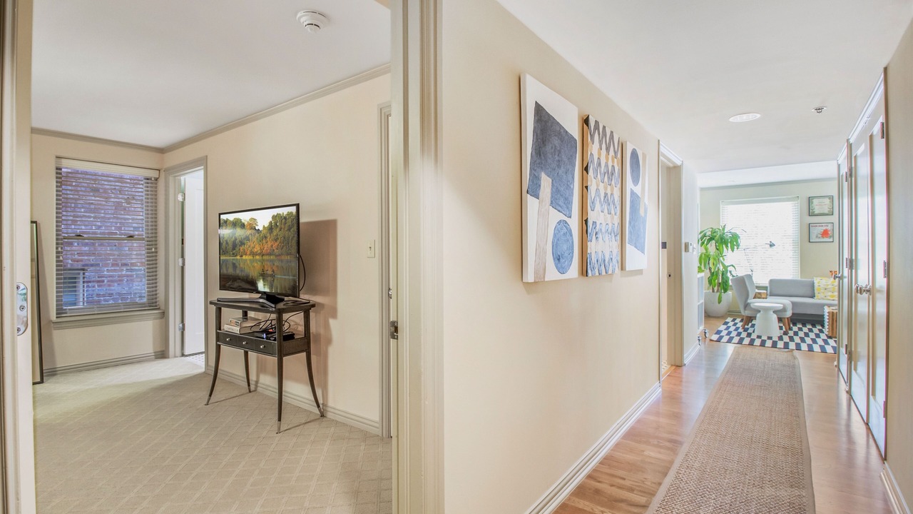 Photo of Livingroom in Midtown