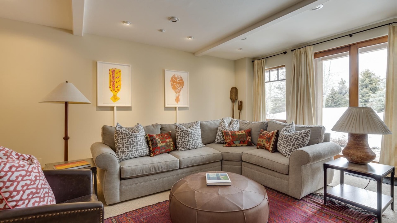 Photo of Livingroom in Elkhorn Village