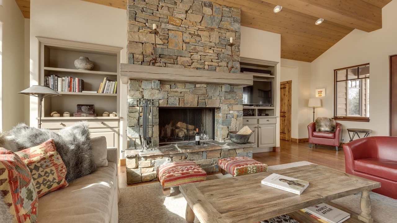 Photo of Livingroom in Elkhorn Village