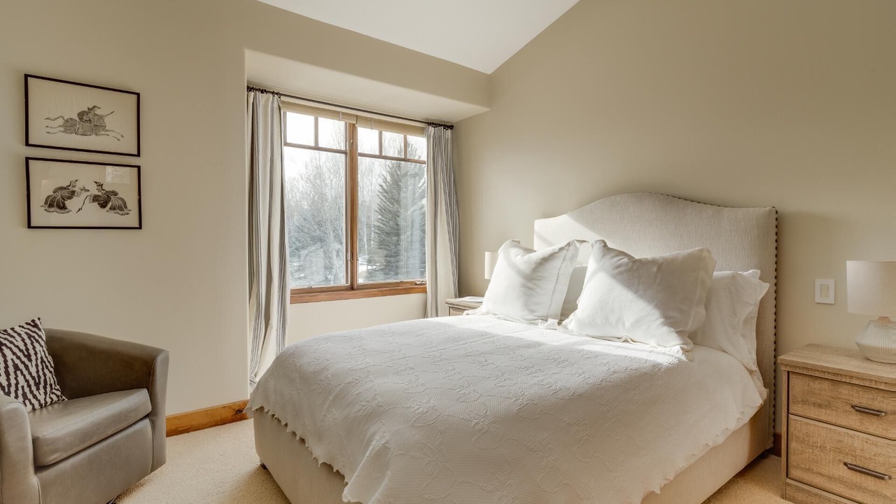 Photo of Bedroom in Elkhorn Village