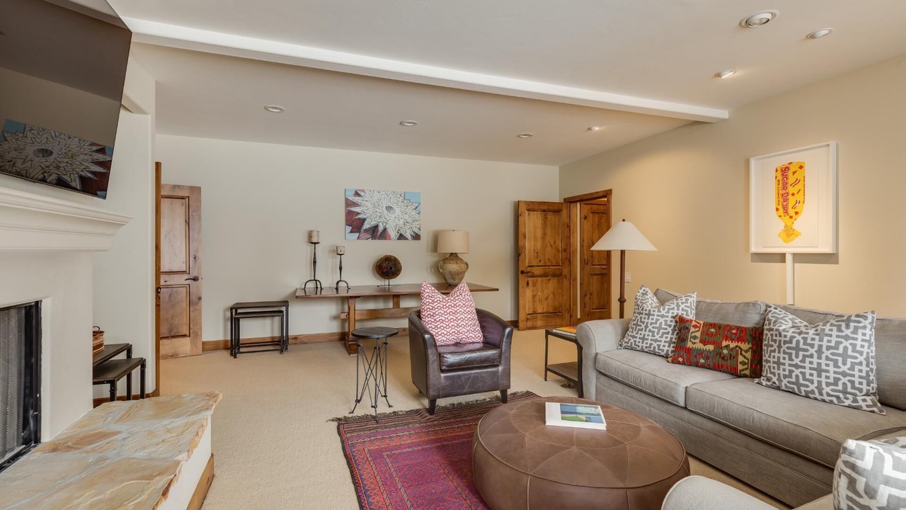 Photo of Livingroom in Elkhorn Village