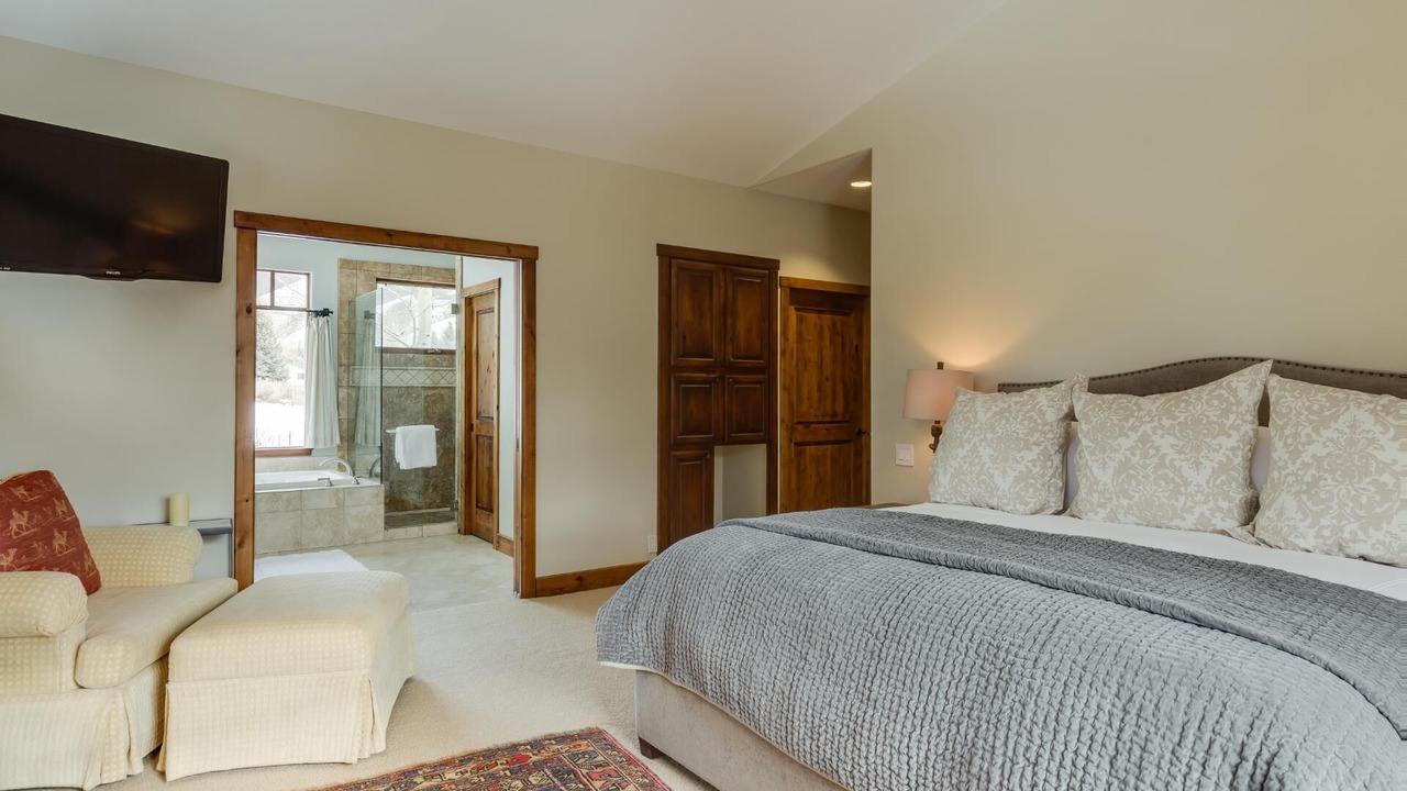Photo of Bedroom in Elkhorn Village
