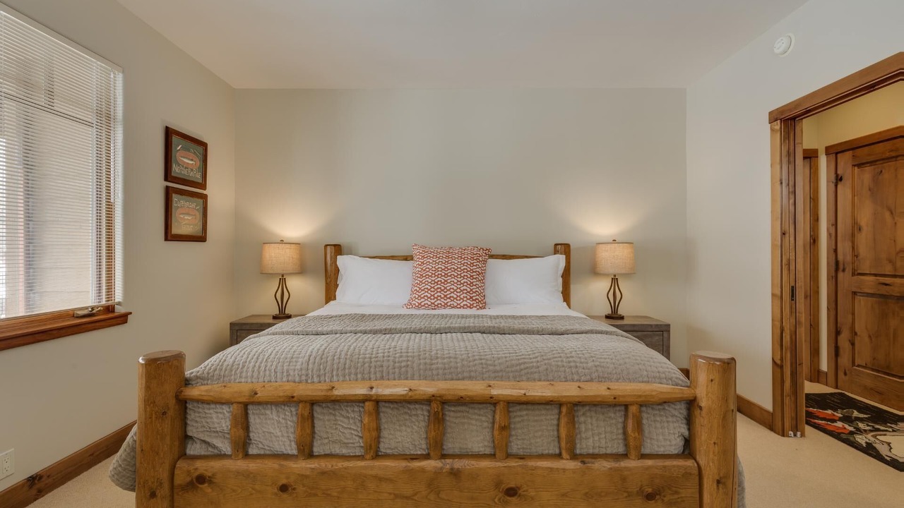 Photo of Bedroom in Elkhorn Village