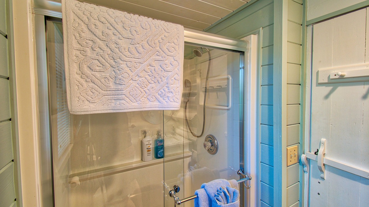 Photo of Bathroom in Laurel Park