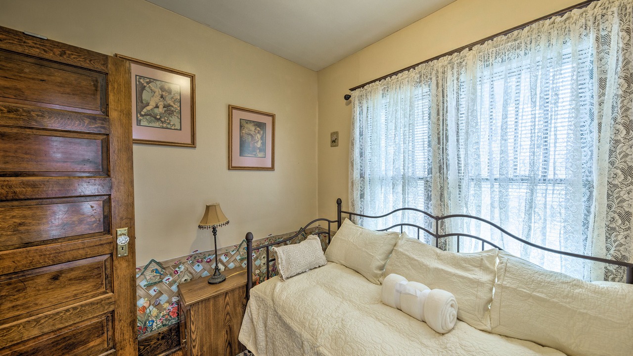 Photo of Bedroom in Urbana