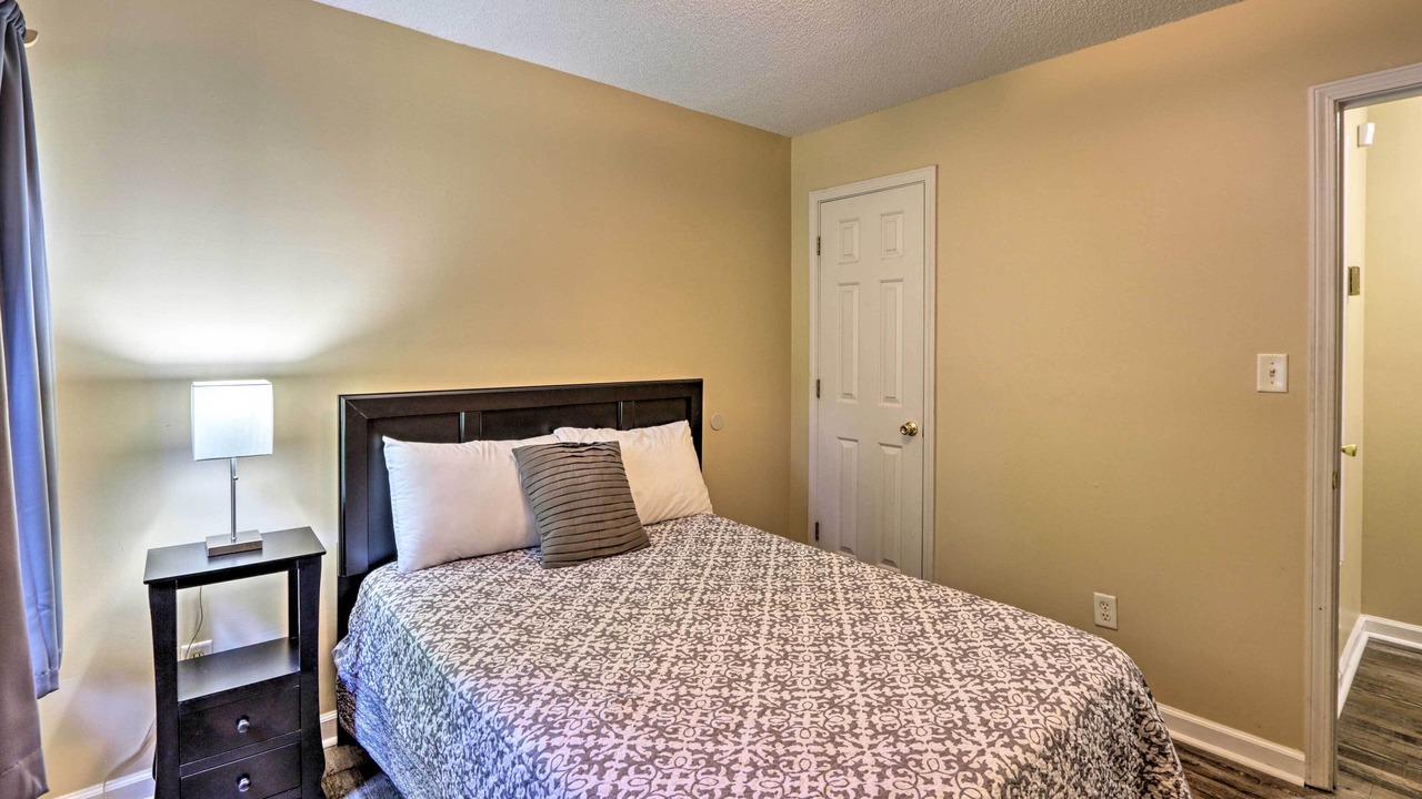 Photo of Bedroom in Lakes of Forest Hill