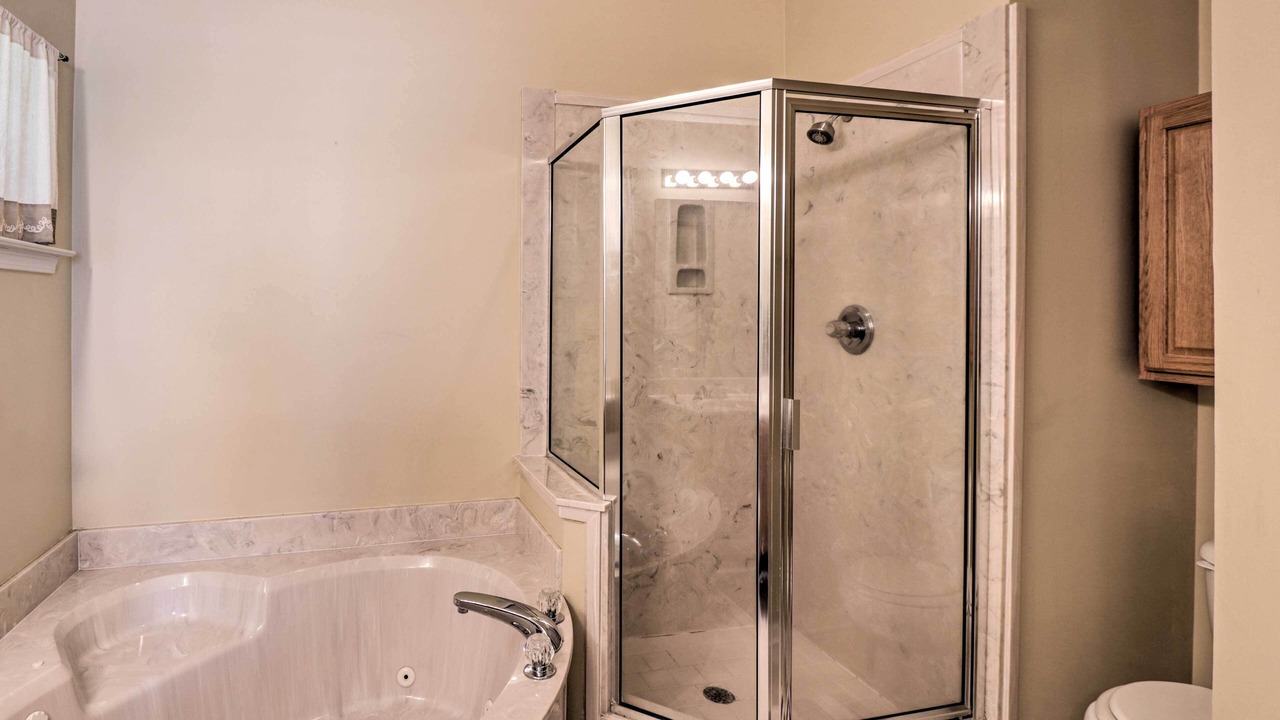 Photo of Bathroom in Lakes of Forest Hill