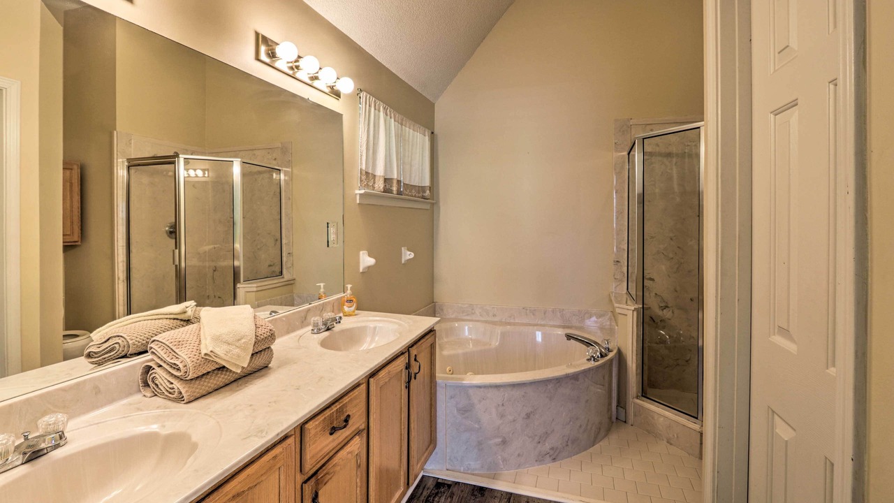 Photo of Bathroom in Lakes of Forest Hill