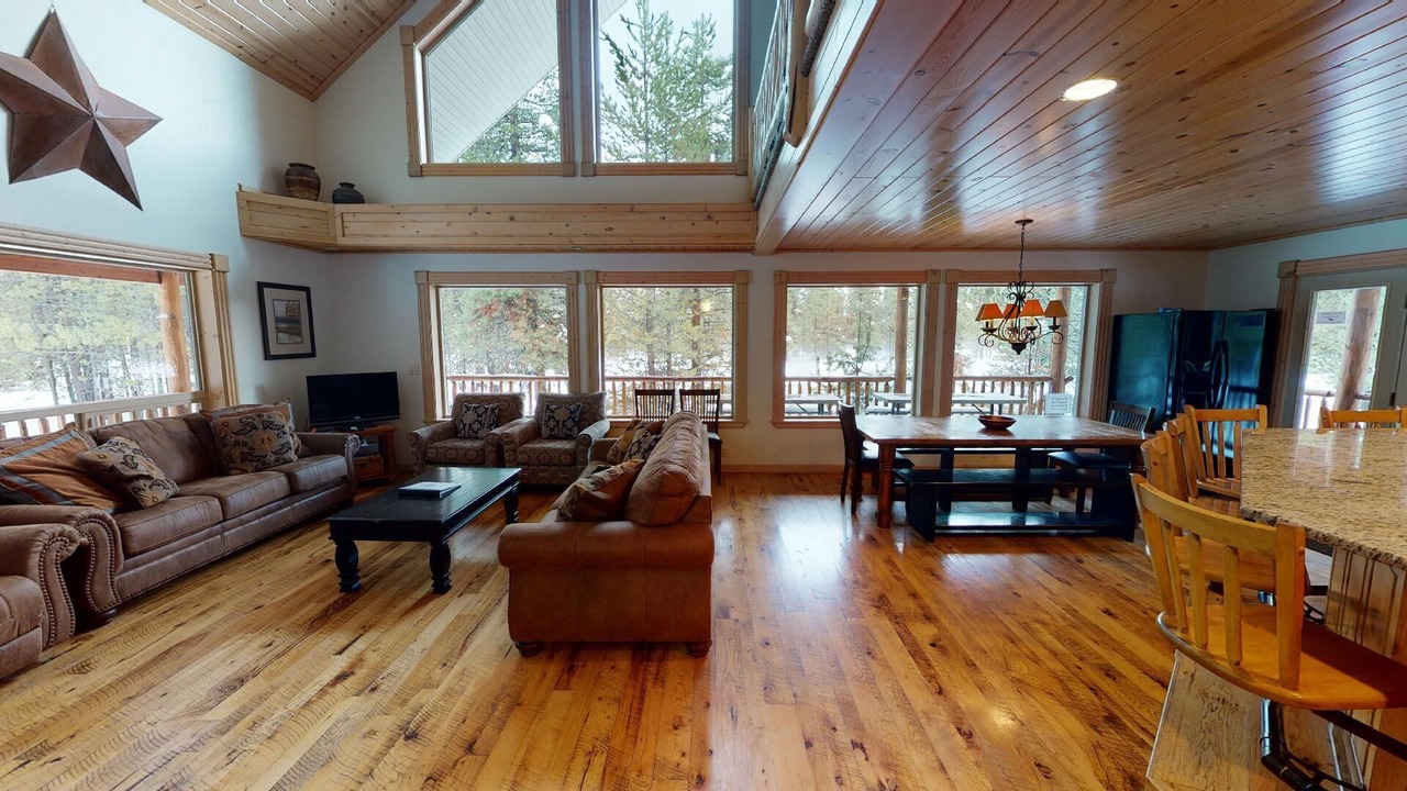 Photo of Livingroom in Island Park