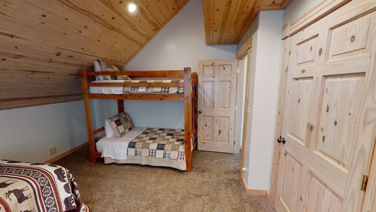 Photo of Bedroom in Island Park