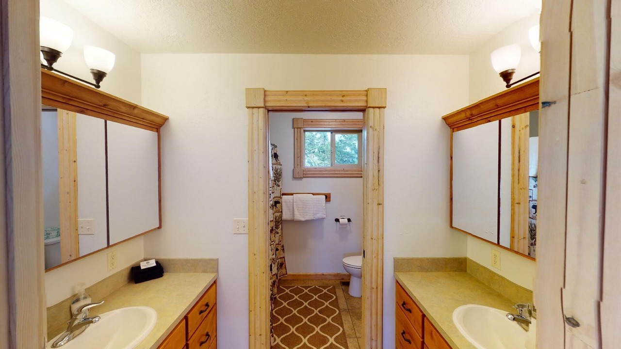 Photo of Bathroom in Island Park