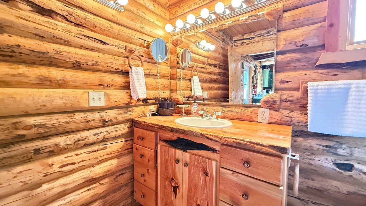 Photo of Bathroom in Island Park