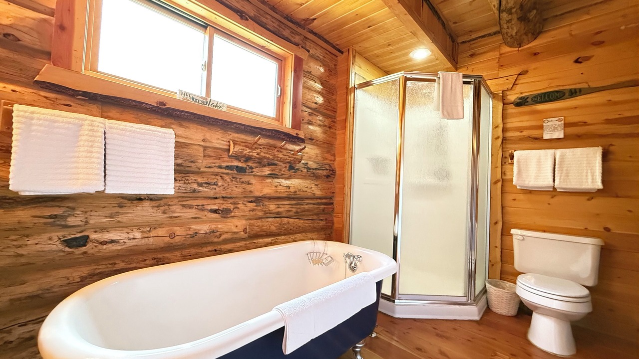 Photo of Bathroom in Island Park