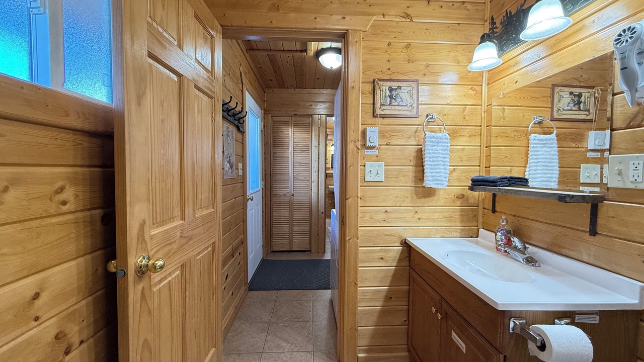 Photo of Bathroom in Island Park