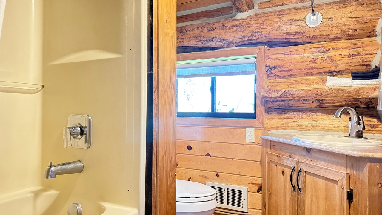 Photo of Bathroom in Island Park