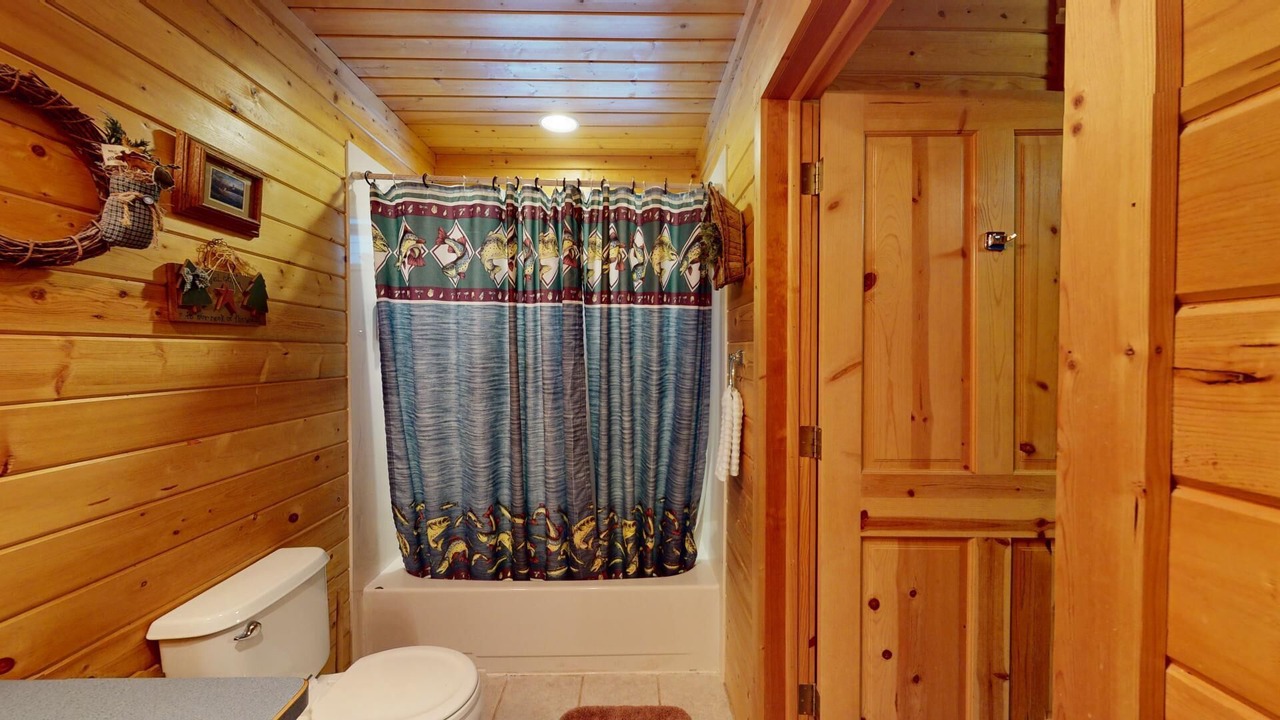 Photo of Bathroom in Island Park
