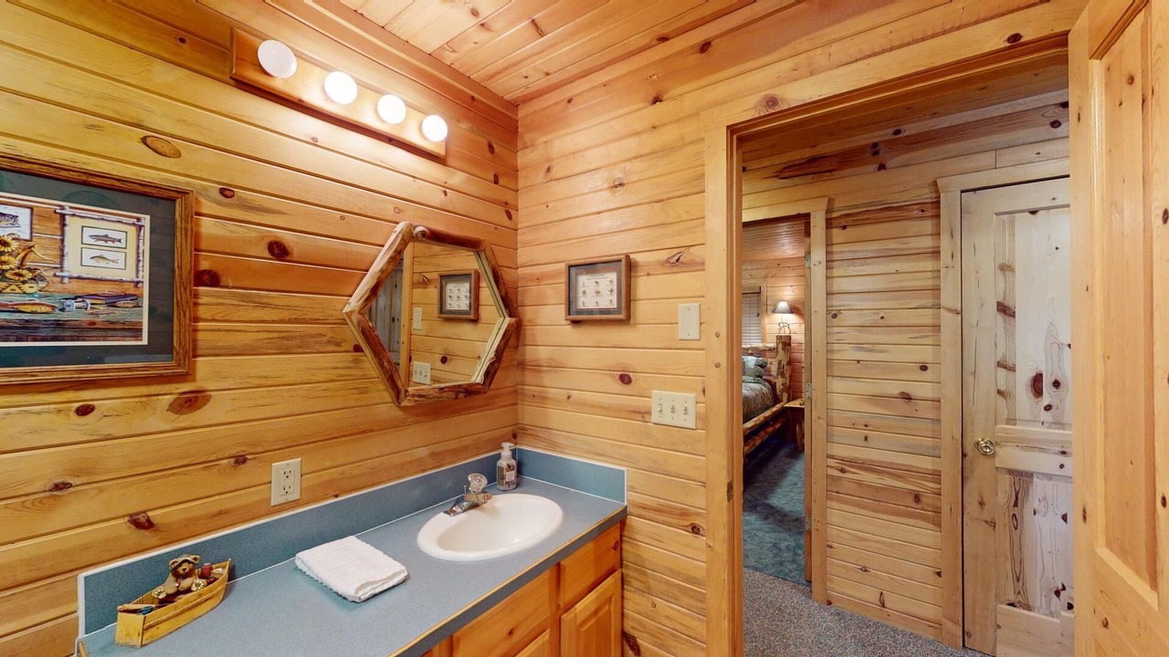 Photo of Bathroom in Island Park