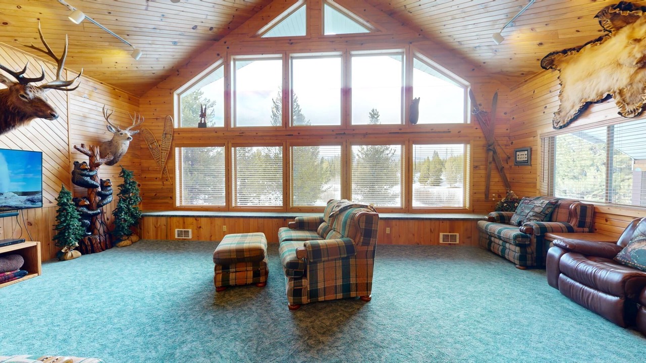 Photo of Livingroom in Island Park