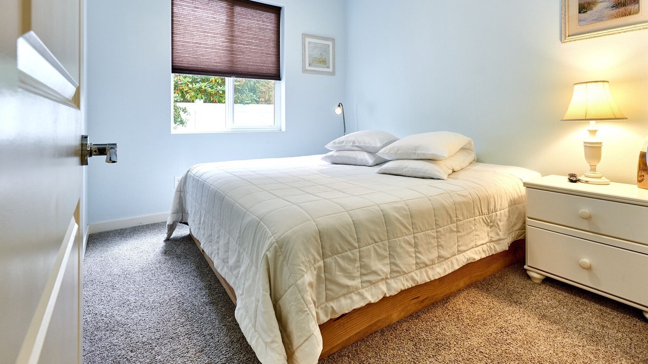 Photo of Bedroom in Lincoln Beach