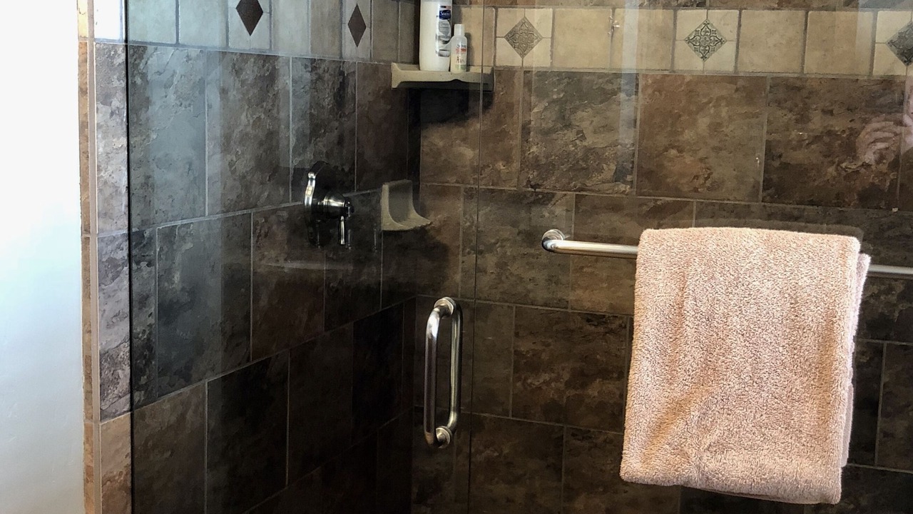 Photo of Bathroom in Island Park