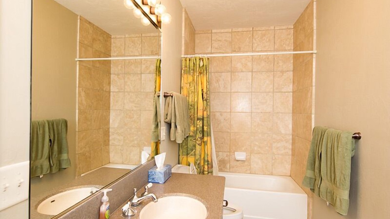 Photo of Bathroom in Island Park
