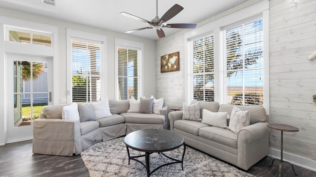 Photo of Livingroom in Cinnamon Shore