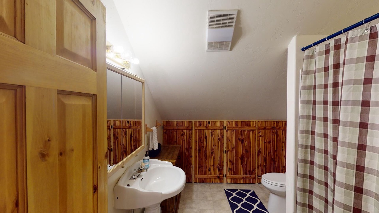 Photo of Bathroom in Island Park