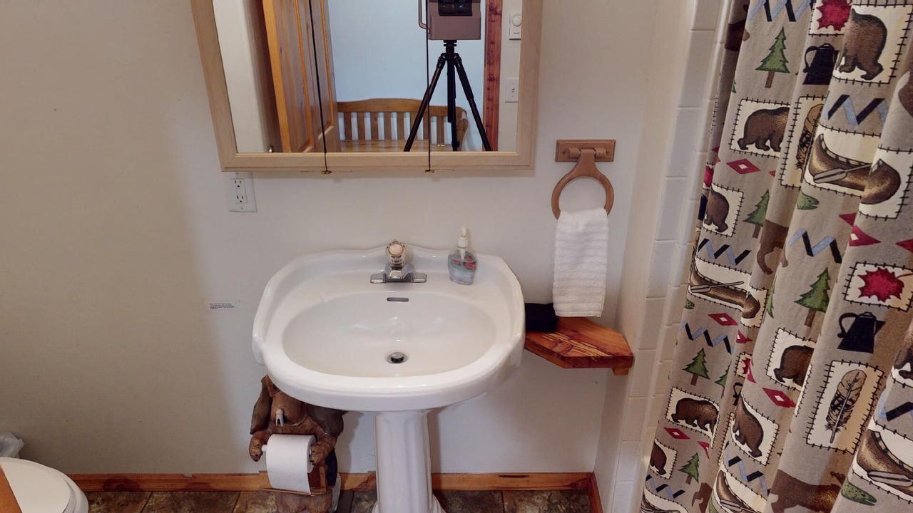 Photo of Bathroom in Island Park