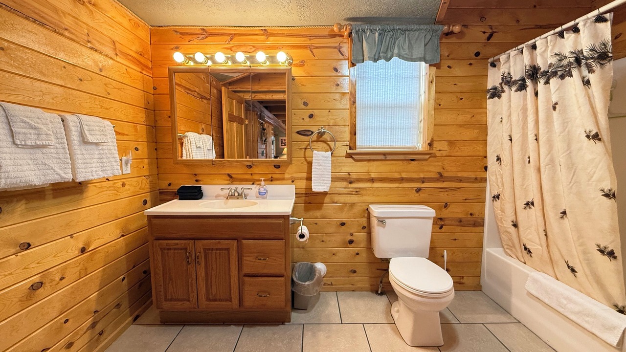 Photo of Bathroom in Island Park