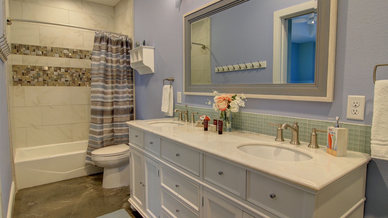 Photo of Bathroom in Cinnamon Shore