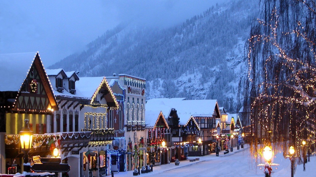Photo of Others in Downtown Leavenworth